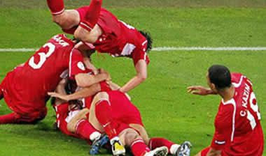 “Xρυσώνει” τους παίκτες η τουρκική ΠΟ