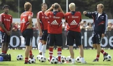 Ο Κλίνσμαν απαγόρευσε τα κινητά στους παίκτες της Μπάγερν!