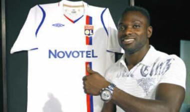 Κάλυψε τα νώτα της με Μενσά η Λιόν