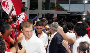 Αποθέωση Ολυμπιακού στην Κύπρο