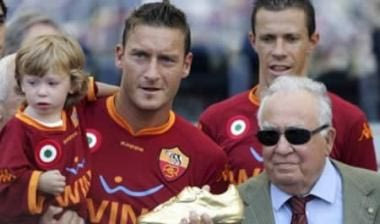 Θρήνος στη Ρόμα από την απώλεια του Σένσι