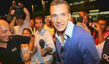 Αποθέωση Σεφτσένκο στην επιστροφή του στο Μιλάνο (photos)