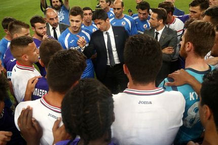 Ο Λουτσέσκου παρηγορεί τους παίκτες του (VIDEO)