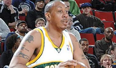 Ο βετεράνος Marshall στις τάξεις των 76ers
