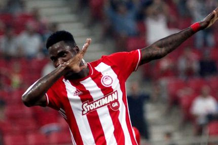 Ιντέγε με σούπερ λουκ στις εξέδρες του ΣΕΦ!