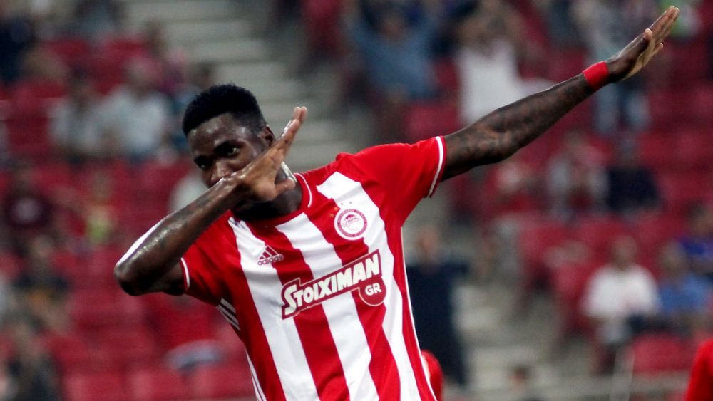 Ιντέγε με σούπερ λουκ στις εξέδρες του ΣΕΦ!