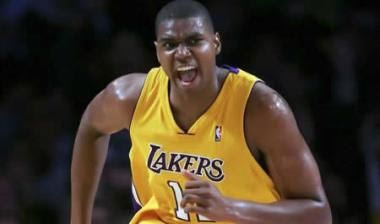 Για άλλα τέσσερα χρόνια στους Lakers ο Bynum