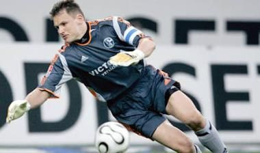 Ανανέωσε ο Ροστ