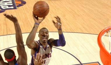 O εορτάζων Amare Stoudemire κέρασε πίκρα τους Pistons