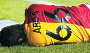 Καλύτερα ο Αρντά μετά την κατάρρευσή του στο γήπεδο (vid)