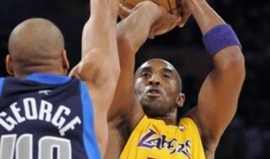 O Kobe έκανε τη διαφορά για τους Lakers, οι οποίοι οδεύουν για ρεκόρ