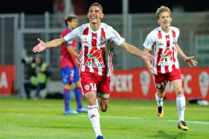 Ο ένας “ερυθρόλευκος” βγήκε, ο άλλος μπήκε (στη θέση του) και σκόραρε