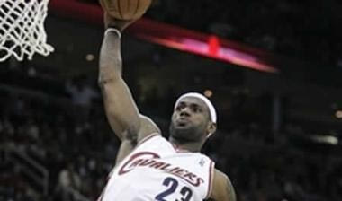 O LeBron νίκησε τον Carmelo
