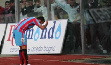 Κατέβασαν τα… σορτσάκια τους για να σκοράρουν οι παίκτες της Κατάνια (vid)