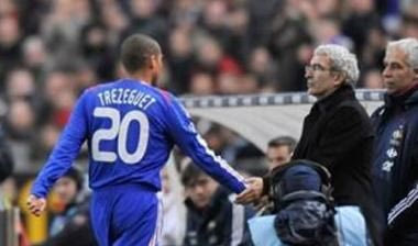 Σκέφτεται την επιστροφή στους “τρικολόρ” ο Τρεζεγκέ