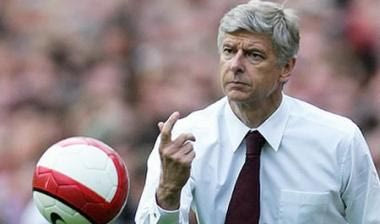 Εξαλλος ο Βενγκέρ με τον βοηθό του Ο’Νιλ