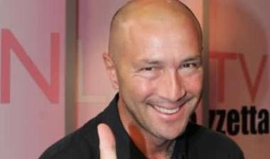 Ανανέωσε μέχρι το 2010 ο Τζένγκα