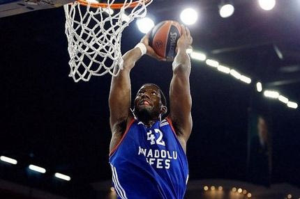 Ο Ντάνστον κάρφωσε μέσα στη μούρη του Βέσελι!