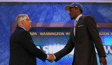 Οι Wizards επέλεξαν τον John Wall στο Νο 1 του draft (vid)