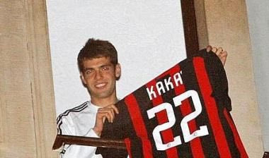 Μπερλουσκόνι: “Ο Κακά θα μείνει μαζί μας” (video)