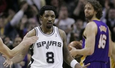 O Bryant λιγοψύχησε, οι Spurs πήραν τη νίκη