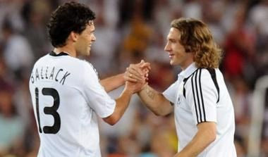 Επιστροφή για Μπάλακ, Φρινγκς, πρώτη κλήση σε Οζίλ