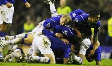 4ος γύρος: Ζαχαρωτό… γενεθλίων στο Μέρσεϊσαϊντ (vid)