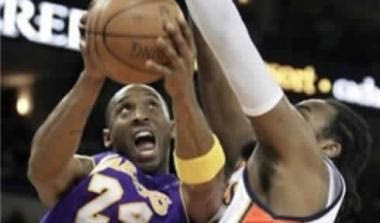 Δύσκολο πέρασμα των Lakers από το Oakland
