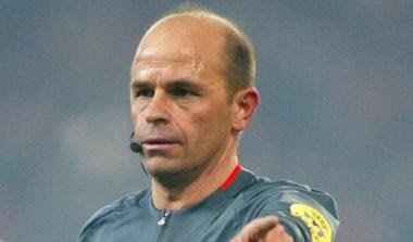 Αποθέωση εν πτήση του Πλάουτς από οπαδούς του Παναθηναϊκού