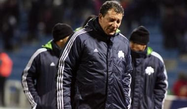 Τεν Κάτε: “Είναι τρελό αυτό που γίνεται με τους διαιτητές”