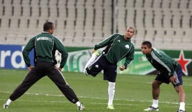 Εκπλήξεις από τον Τεν Κάτε στην 11αδα