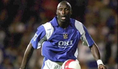 Κάμπελ: “Να αφαιρούνται βαθμοί  για τα ρατσιστικά συνθήματα”