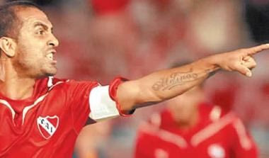 Γκολ ο Λεντέσμα, κόκκινη ο Αρτσούμπι (vids)