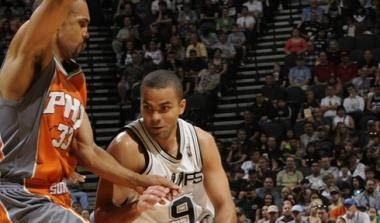 Ο Parker “σβήνει” το όνειρο των Suns για πλέι οφ