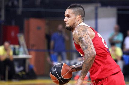 Η Αρμάνι καλωσόρισε με τιτίβισμα τον Χάκετ