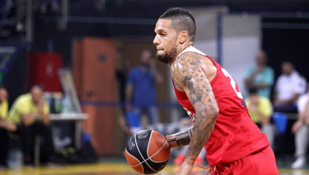 Η Αρμάνι καλωσόρισε με τιτίβισμα τον Χάκετ