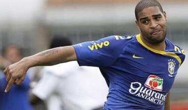 Καλύπτουν τον Αντριάνο οι Βραζιλιάνοι