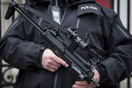 Ένοπλοι αστυνομικοί στο “Γουέμπλεϊ”