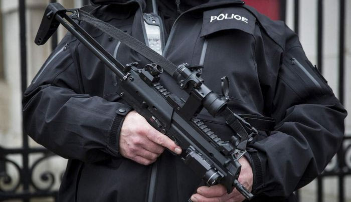 Ένοπλοι αστυνομικοί στο “Γουέμπλεϊ”