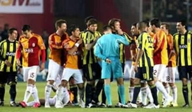 Μόνο αποβολές στο ντέρμπι της Πόλης (vids)