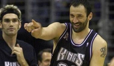 Aποσύρθηκε από τους Kings η φανέλα του Divac (vid)