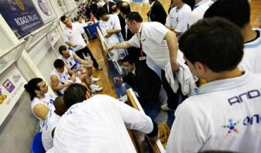 Σφαιρόπουλος: “Βγάζω το καπέλο στους παίκτες μου”