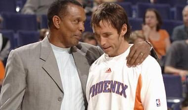 Συνεχίζουν με Gentry οι Suns