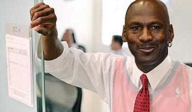 Ο Johnson πουλάει τους Bobcats και ρίχνει το γάντι στον Jordan