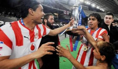 Η κριτική των “ερυθρόλευκων”