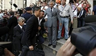 Αποθέωση κατά την άφιξη της Μπαρτσελόνα