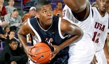 Οι Αμερικανοί γράφουν για φλερτ 17χρονου σέντερ με τους “αιώνιους” (vid)