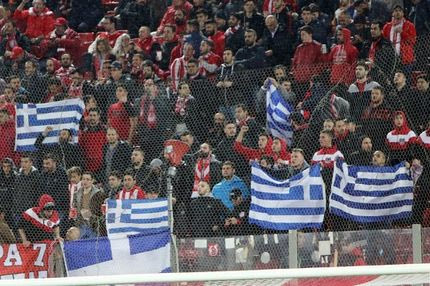 Γιούχα για Μπέντο, προκλήσεις από Τούρκους