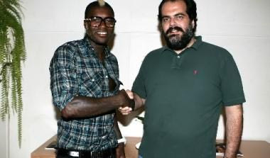 Υπέγραψε ο Σισέ: “Εντυπωσιάστηκα από την υποδοχή”