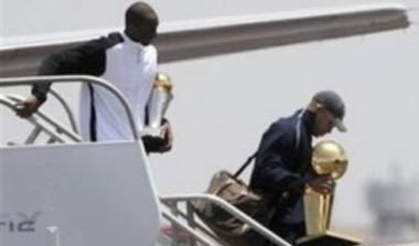 Η άφιξη των πρωταθλητών Lakers στο Los Angeles (videos)